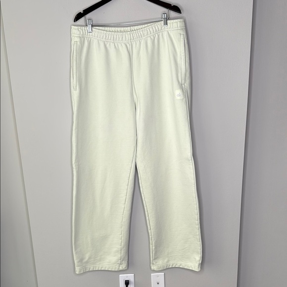 ALO Yoga Renown Heavy Weight Sweatpant in Limelight Size XL (Unisex) - Picture 1 of 9